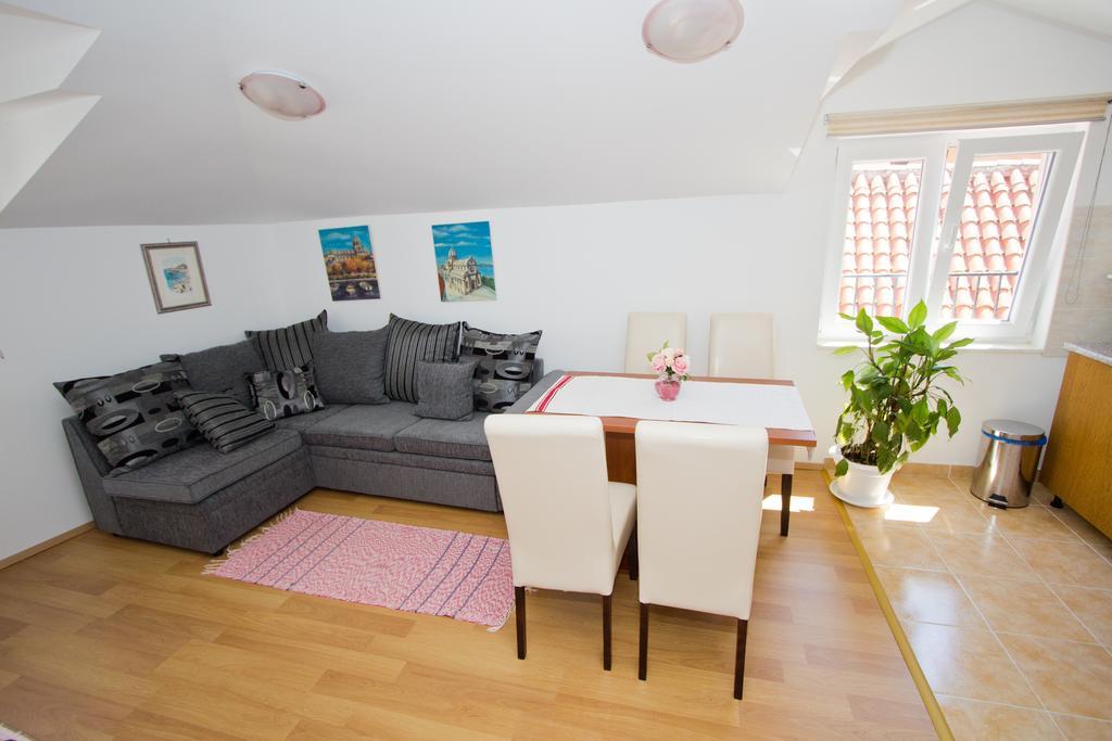 Apartment Bucevic شيبينيك الغرفة الصورة